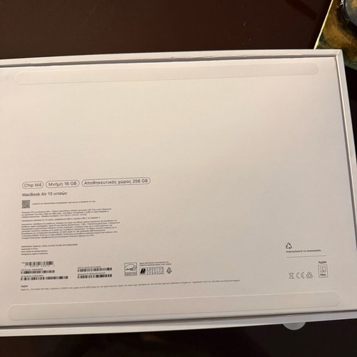 Apple MacBook 13 M4 laptop new
