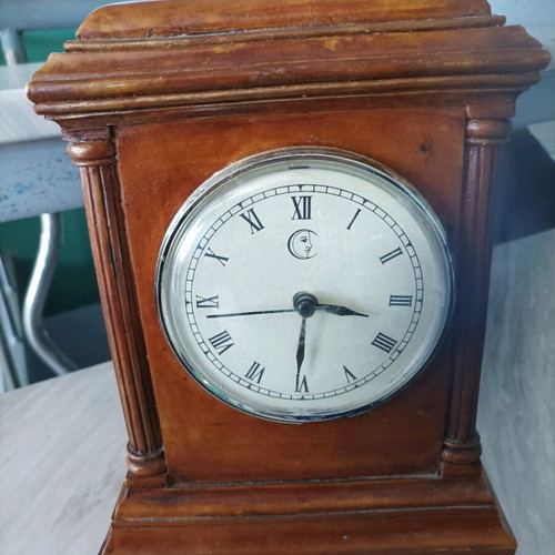 Vintage battery clock functional