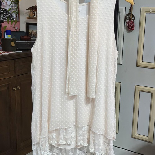 Romantic sleeveless top powder shade S-M like new