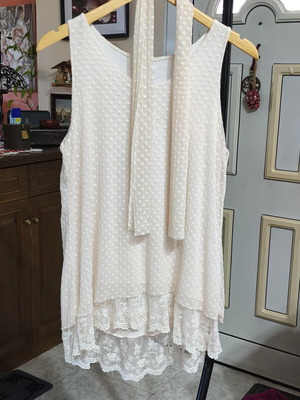 Romantic sleeveless top powder shade S-M like new