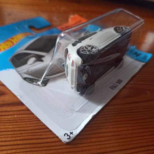 Hot Wheels Fiat 500 White 2014 new sealed
