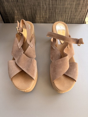 Women's platform sandals size 40 like new