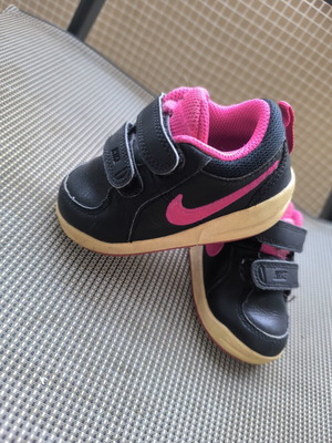 Nike αθλητικά παπούτσια μέγεθος 21 μεταχειρισμένα, μαύρο και ροζ