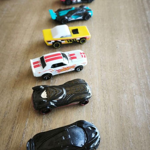 Hot Wheels Die-Cast Toy Cars Set of 7 1:64 Scale like new