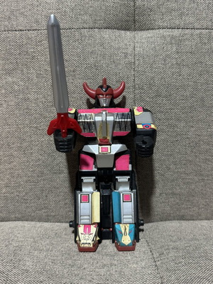 Power Rangers KO Megazord 1993 figure used with sword