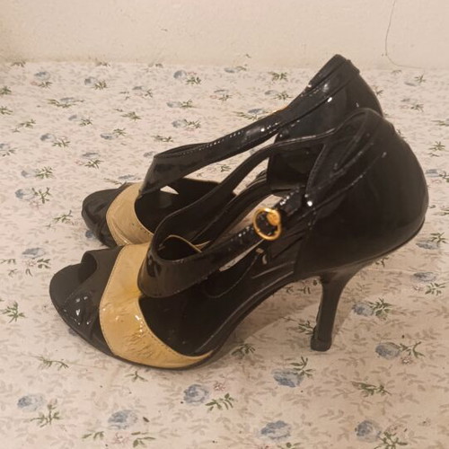 BCBG Maxazria patent leather high heel pumps size 37 used, black and beige