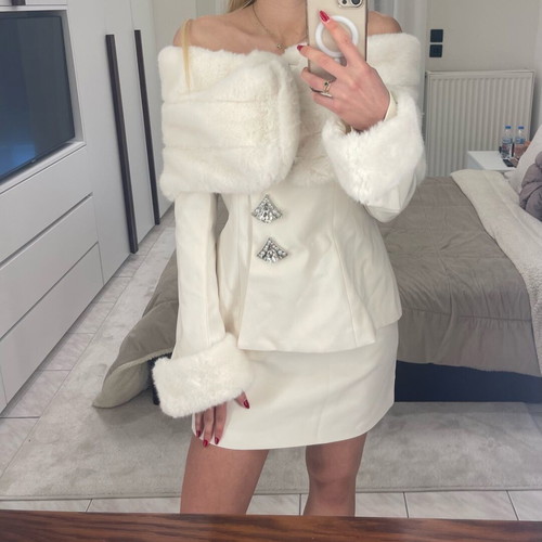 Ecru set new with skirt, top and detachable fur