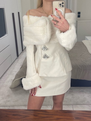Ecru set new with skirt, top and detachable fur
