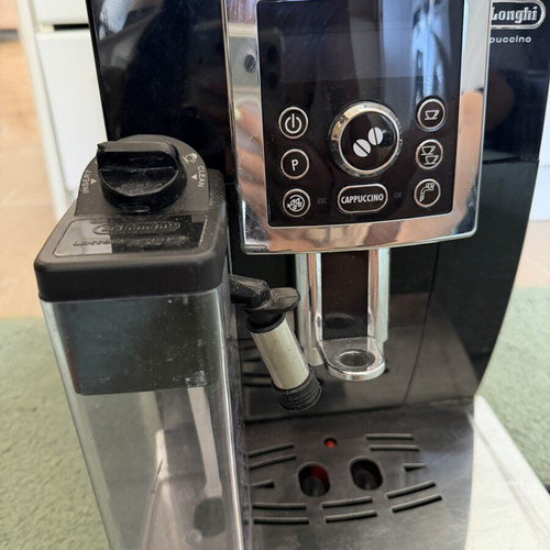 Delonghi Cappuccino Coffee Maker like new with five beverage options