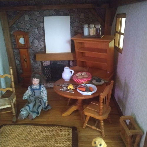 Collectible traditional Deagostini house with 4 figures and equipment