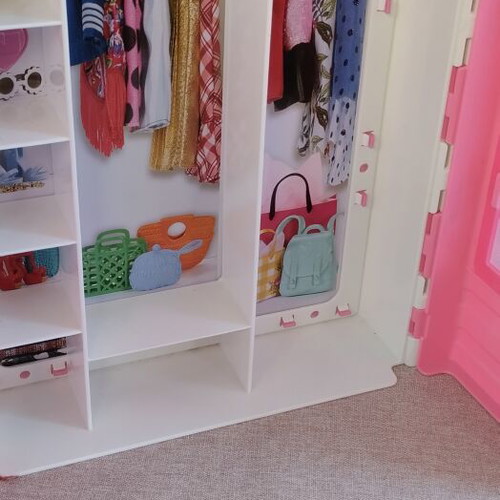 Barbie Wardrobe Case like new