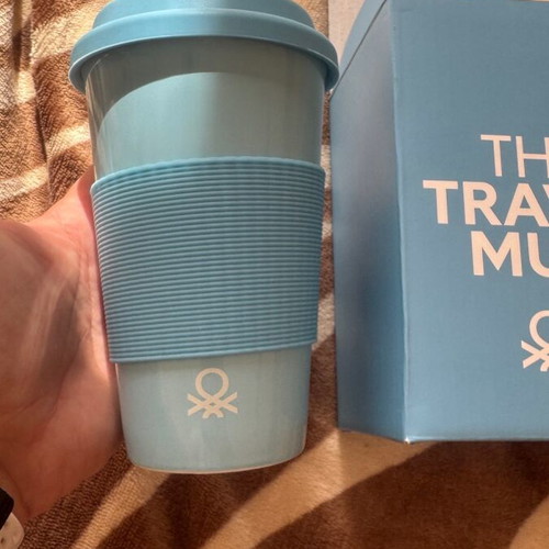 Blue travel mug United Colors of Benetton new with silicone grip