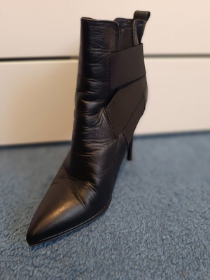 Δερμάτινο μποτάκι New Matic 12ποντο μαύρο σαν καινούργιο μέγεθος 41