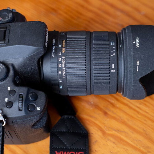 Sigma DC 18-200mm Lens for Sigma SA Camera used, compact zoom with optical stabilizer