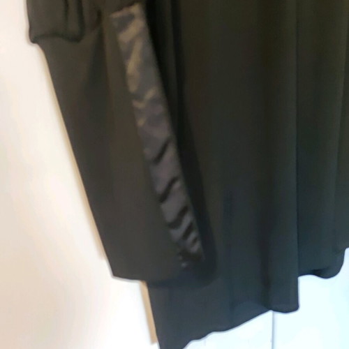 Mat dress black like new, size 2-large with open back