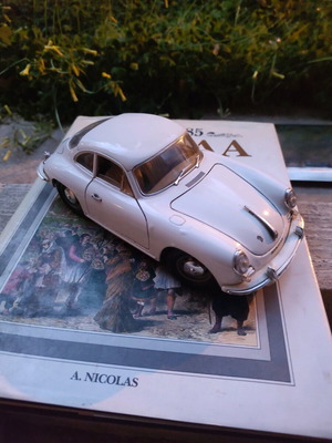 Πόρσε μοντέλο 1961 σε κλίμακα 1/10 σιδερένιο σαν καινούργιο