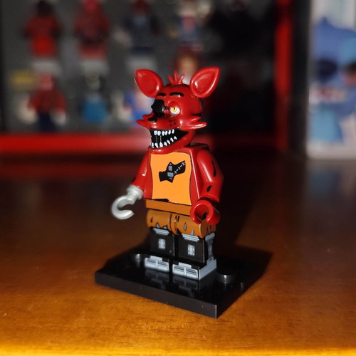 Foxy the Pirate minifigure like new with stand base
