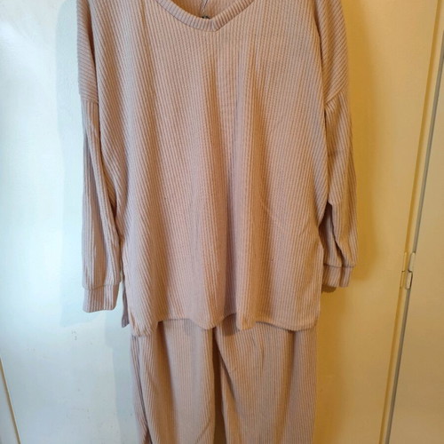 Knitted set beige new, one size, comfortable fit