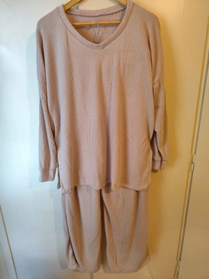 Knitted set beige new, one size, comfortable fit