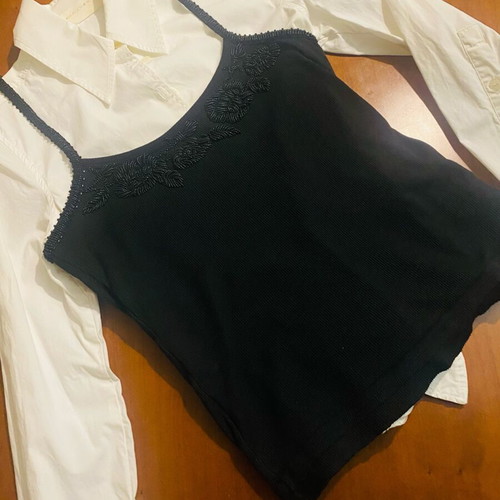 Rodo top embroidered black rib size M like new