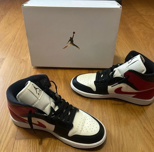 Nike Air Jordan 1 MID