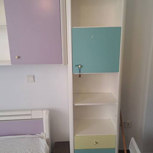 Wooden children's bookshelf like new, detachable