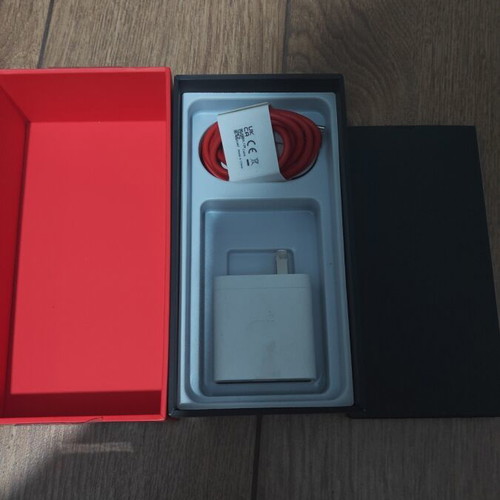 OnePlus 11 12GB 256GB turquoise like new with charger and accessories
