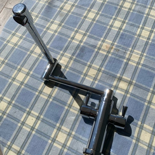 Set of 2 kitchen sink faucets like new, heavy-duty foldable