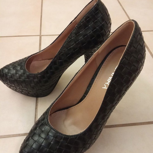 Jennika leather high heels black like new, size 39