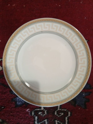 Vicko plate set with ancient Greek meander design, like new, 4 pieces