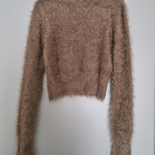 Fluffy cropped beige sweater new, one size