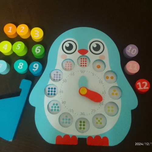 Educational learning clock like new with stand and manual hands