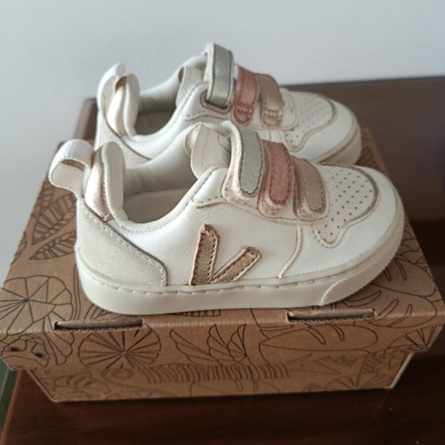 Veja shoes like new, size 23, girl