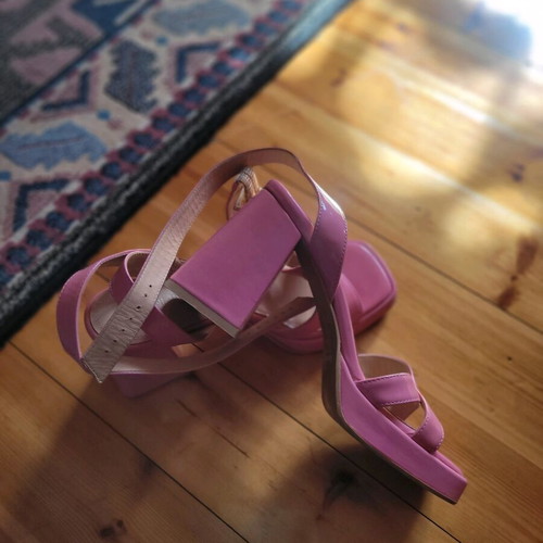 RusselsBromley pink sandals like new, size 39 with chunky heel