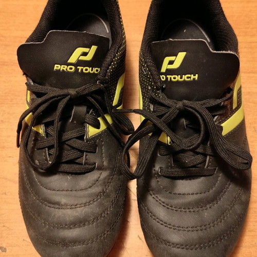 Pro Touch football shoes size 32 like new, black with studs