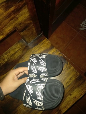 Nike παντόφλες σαν καινούργιες, αθλητικές, μέγεθος 38.5, μαύρες