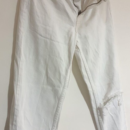 Bershka White Denim Mom Fit Jeans with Knee Rip Like New XS