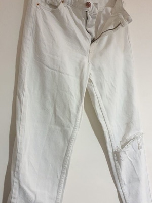 Bershka White Denim Mom Fit Jeans with Knee Rip Like New XS