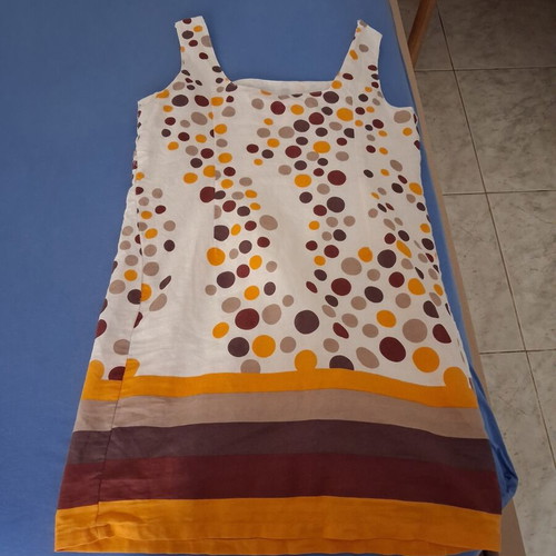 Dress like new with colorful print, sizes S and M