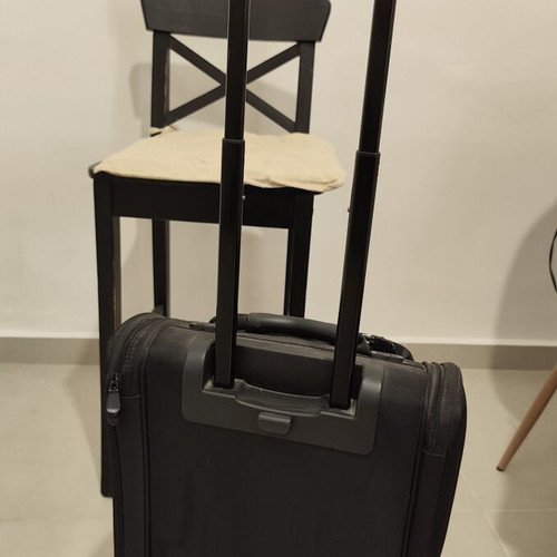 Wheeled Beauty Case with Acrylic Dividers like new
