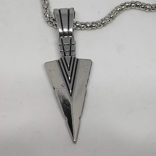 Men's Arrow Pendant Necklace like new, silver vintage style