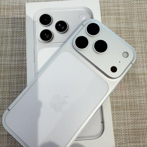 iPhone 17 Pro Max Silver 256GB like new