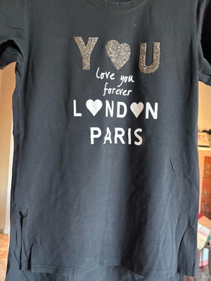 Women's t-shirt like new, black short sleeve with logo, size S/M