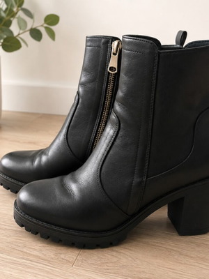 Boots black with chunky heel and gold zipper, size 40, like new