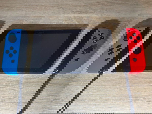 Nintendo Switch σε Άριστη Κατάσταση – Πλήρες Πακέτο!
