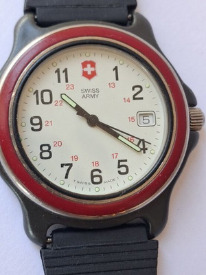 Swiss Army quartz watch used, old model with carbon strap