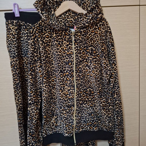 Velour animal print tracksuit like new, size S