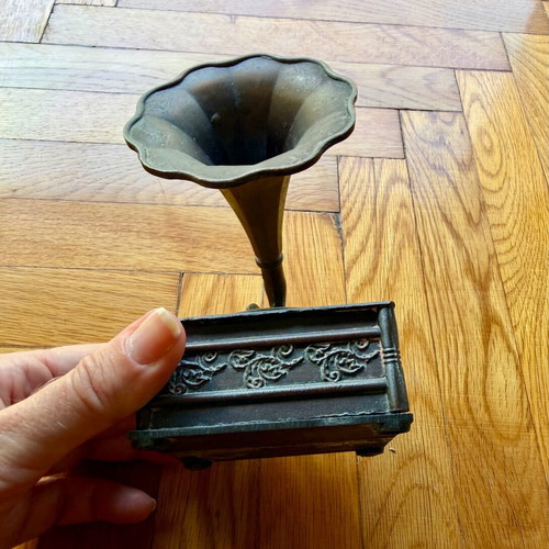 Vintage metal gramophone miniature used, bronze finish