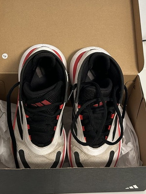 Adidas basketball shoes used, size 42, white and red