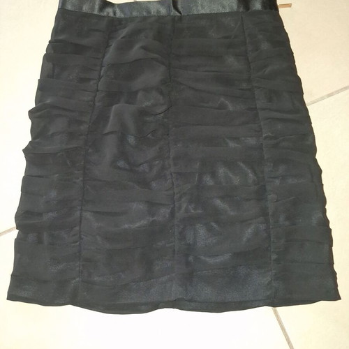 Black women's skirt with satin waist like new